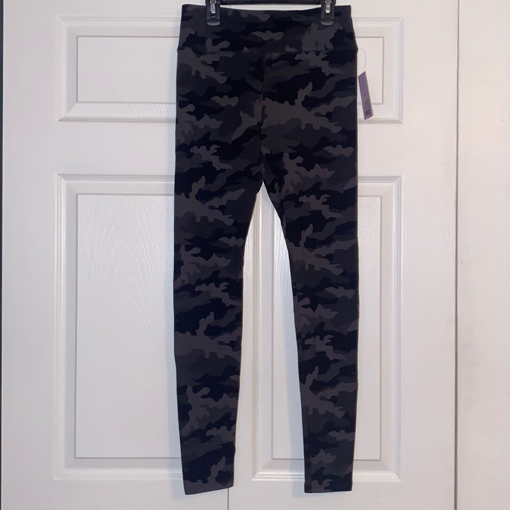 New Target Camo Leggings Small